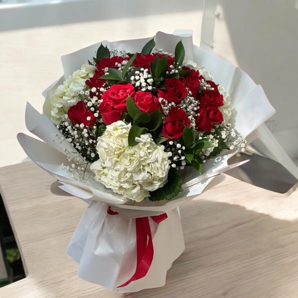 Amour Hand Bouquet: A Passionate Embrace of Love and Elegance