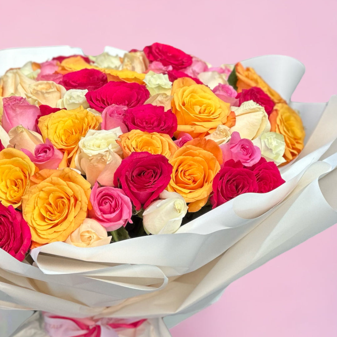 Mix color rose hand bouquet