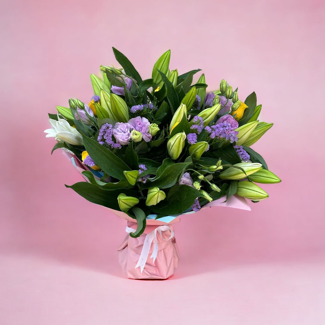 Roses and Lilies flower bouquet