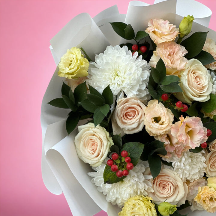 Buy Salmeen flowers bouquet online in dubai