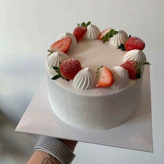 Buy Berry Cake in UAE